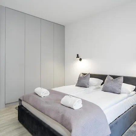 Chwaliszewo With Free Garage By Renters Poznan